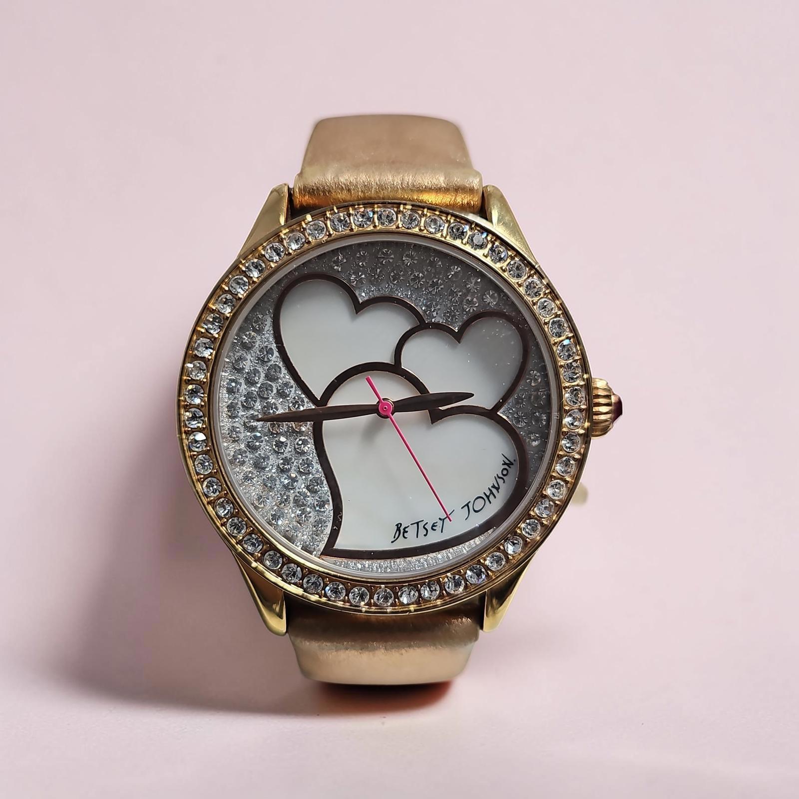 Betsey Johnson Heart Dial Gold Tone Watch Bj0013113 Preowned Japan Movement Betsey Johnson Heart Dial Gold Tone Watch Bj0013113 Preowned Japan Movement